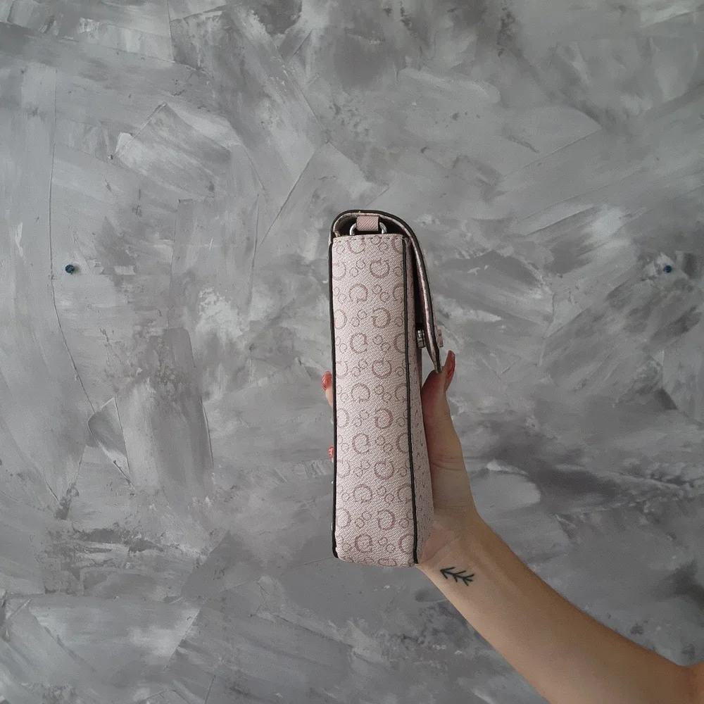 Guess Crossbody bag. - Picture 2 of 4